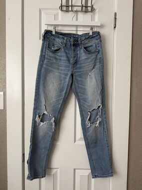 American Eagle outfitters TomGirl Distressed Light Wash Knee-Rip Jeans